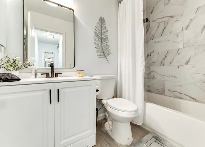 5 Mi To Dtwn: Modern Getaway W/ Yard!