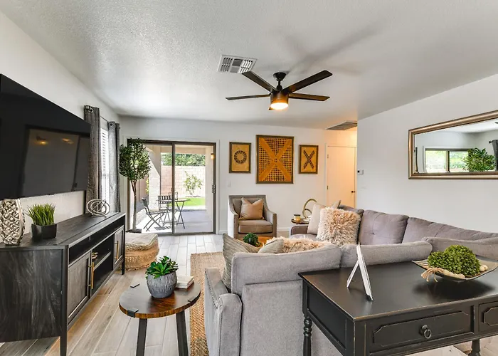 5 Mi To Dtwn: Modern Getaway W/ Yard! Holiday home Gilbert
