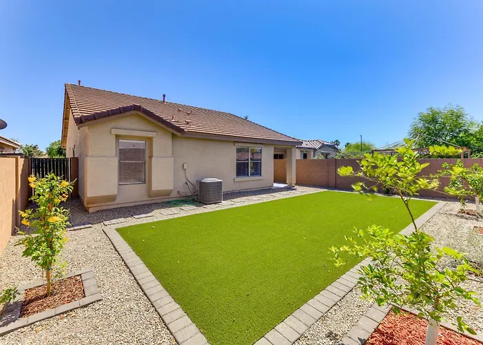 Holiday home 5 Mi To Dtwn: Modern Getaway W/ Yard! Gilbert