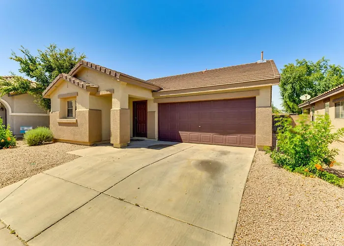 5 Mi To Dtwn: Modern Getaway W/ Yard! * Gilbert