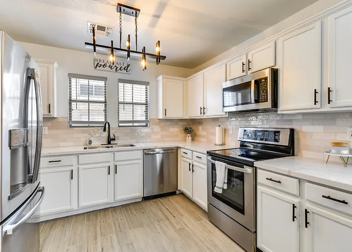 5 Mi To Dtwn: Modern Getaway W/ Yard! Holiday home Gilbert