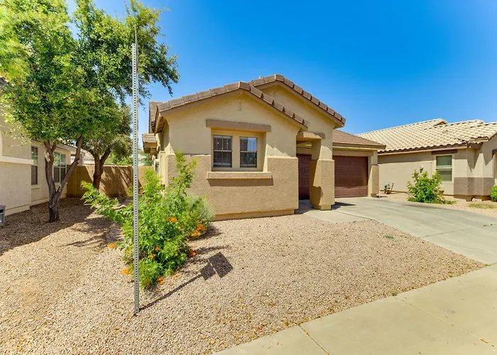 5 Mi To Dtwn: Modern Getaway W/ Yard! Gilbert