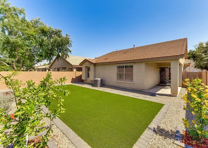 5 Mi To Dtwn: Modern Getaway W/ Yard! Holiday home