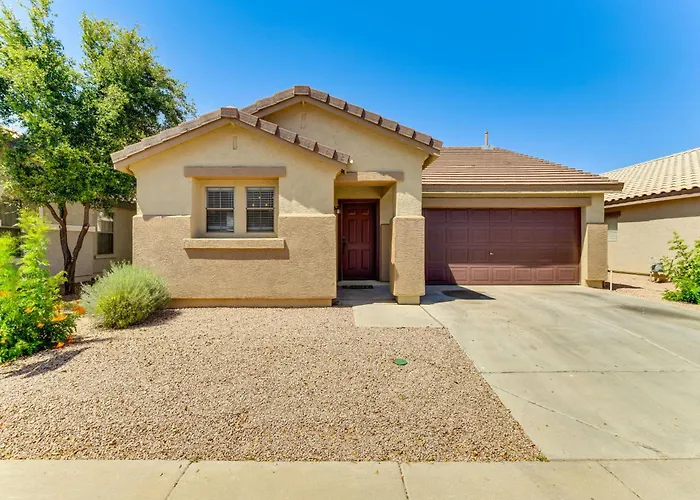 5 Mi To Dtwn: Modern Getaway W/ Yard! Holiday home *